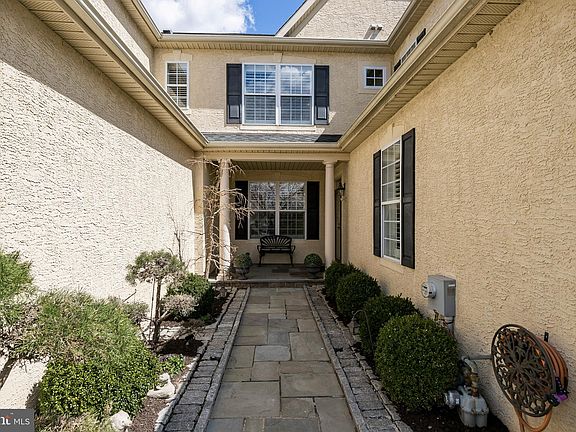 2nd image of 416 Blue Heron Cir