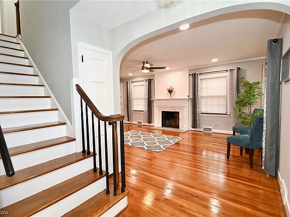 3rd image of 121 Brainard Dr