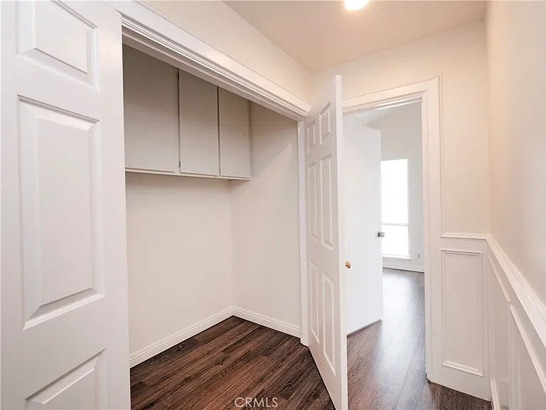 328 W 7th St — Photo 25