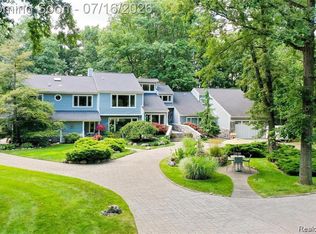29474 E River Rd, Grosse Ile, MI 48138
