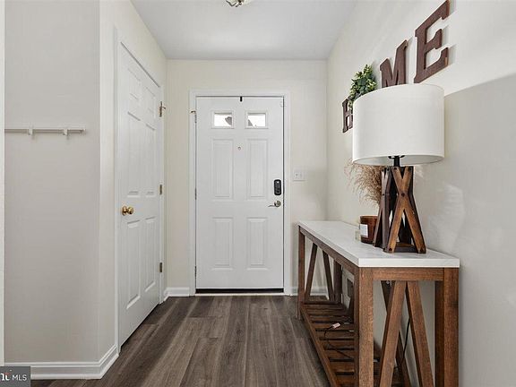 3rd image of 511 Highland Towne Ln