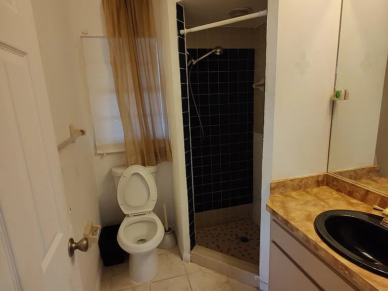 Master Bedroom Bathroom