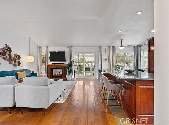 5th image of 23972 Columbia Ct