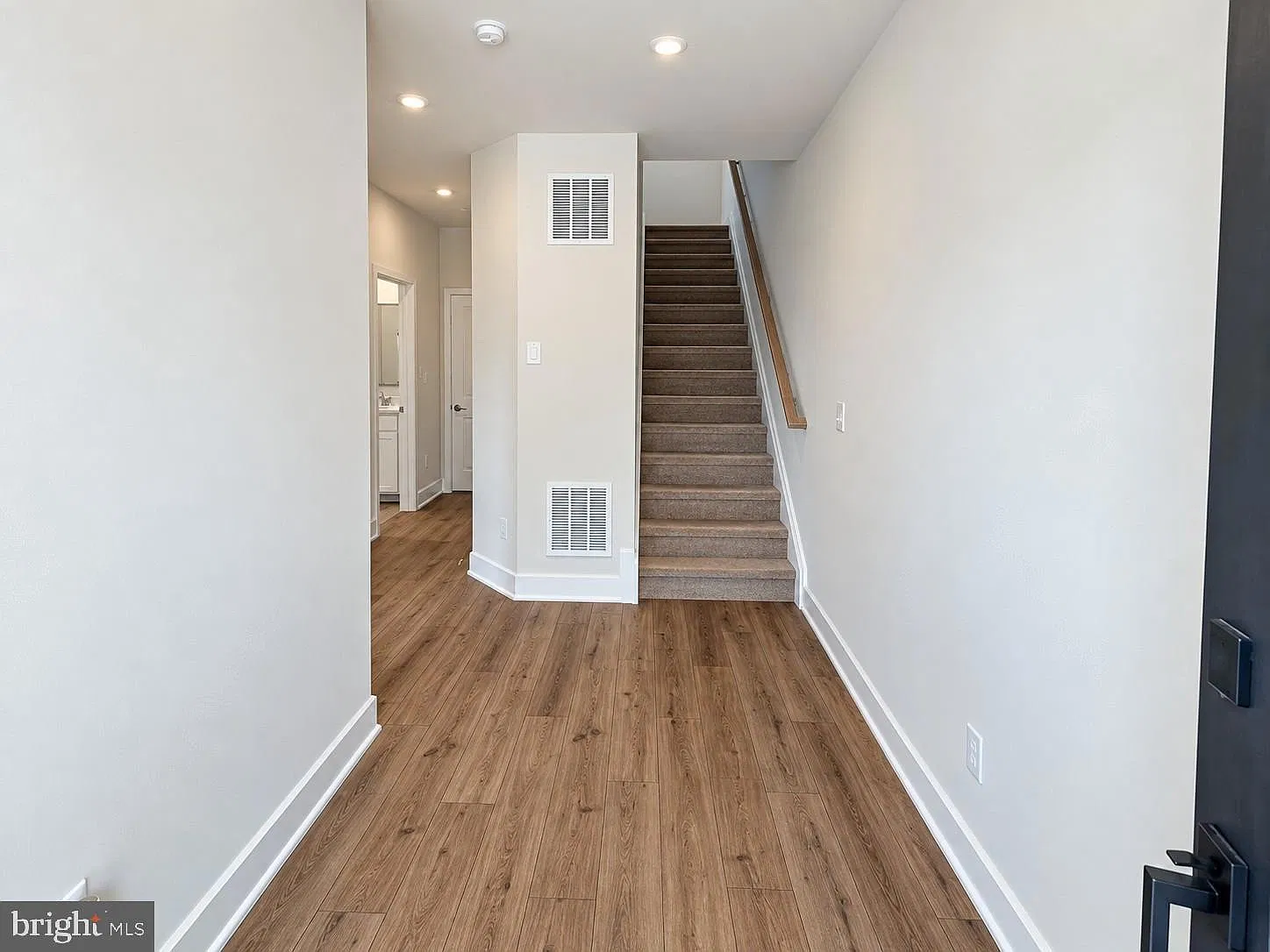 4 bed, 4.5 bath, 2649 sqft, $4,100 — Photo 3