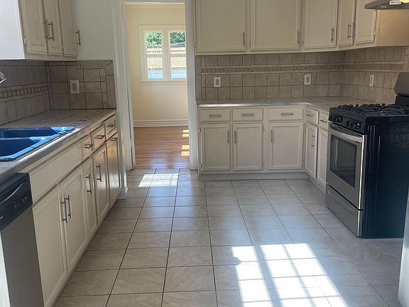4th image of 827 N Laurel Ave