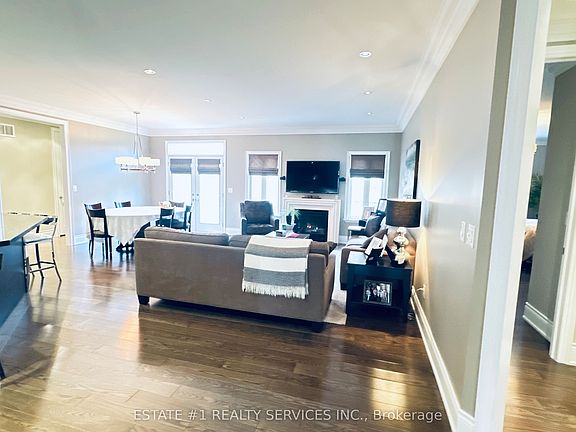 3rd image of 48 Beacon Hill Dr