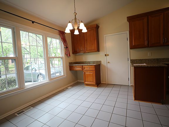 4th image of 10052 Colebrook Ave