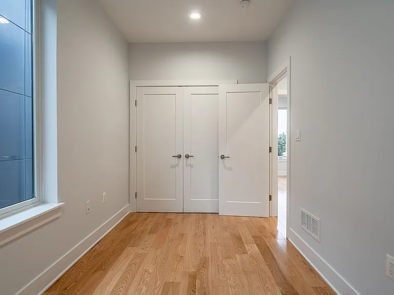 237 Tasker St — Photo 27