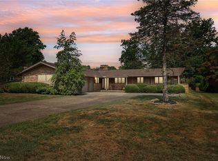 7660 Millerwood Ln, Parma, OH 44130
