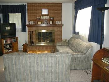 3rd image of 734 Dresden Dr