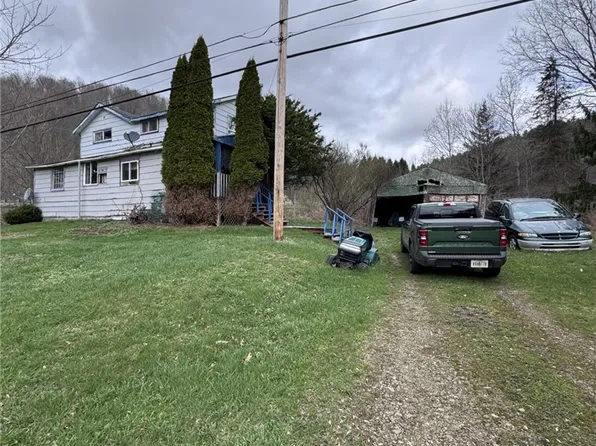 10 Lyman Rd W, Roulette, PA 16746