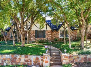 2412 Summit View Dr, Bedford, TX 76021