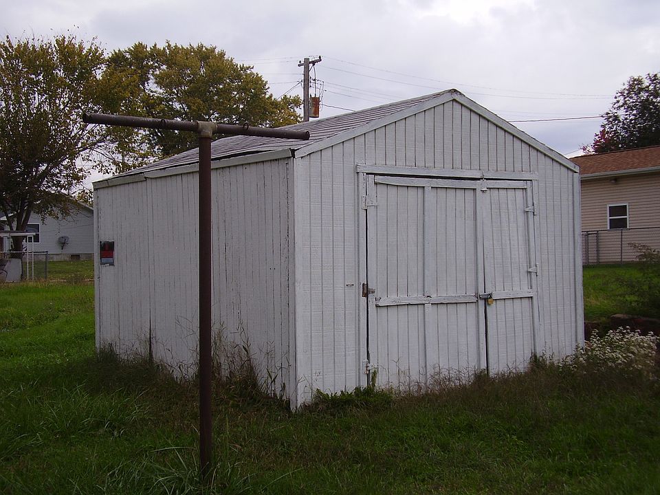 2nd image of 704 N 6th St
