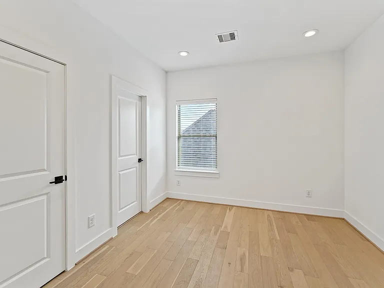 1108 Brooks St — Photo 17