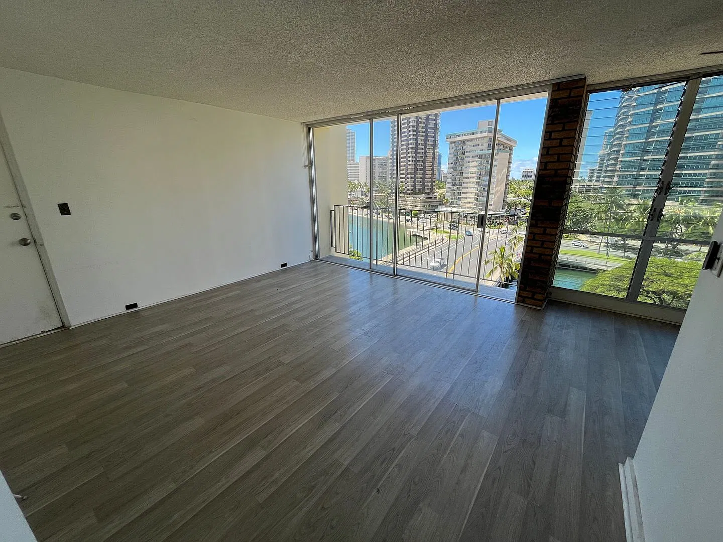 Ala Wai Manor (McCully/Waikiki/Honolulu) - 2 bedroom, 1 parking at the entrance of Waikiki — Photo 4