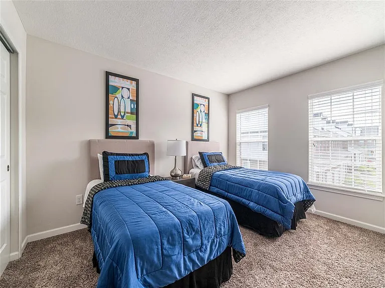 Hilliard Place — Photo 9