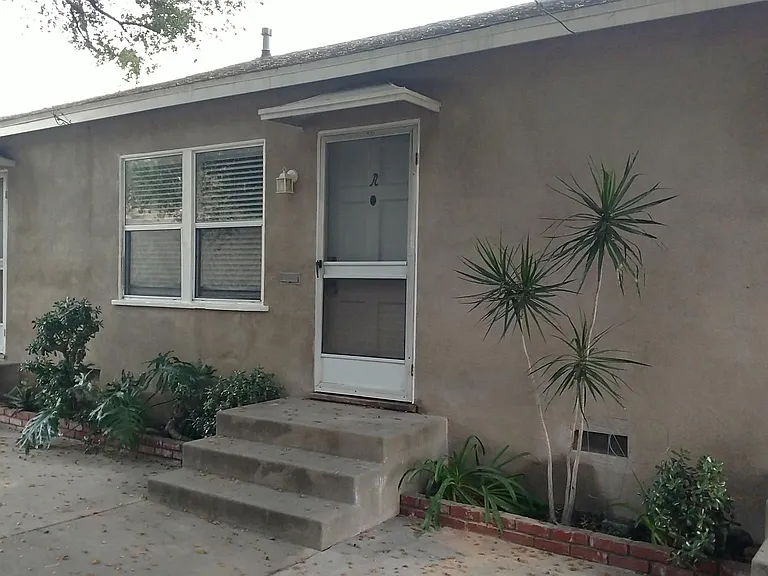 1901 E Chevy Chase Dr #A — Photo 2
