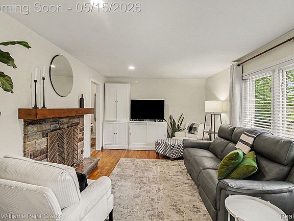 3rd image of 425 Cabinet St