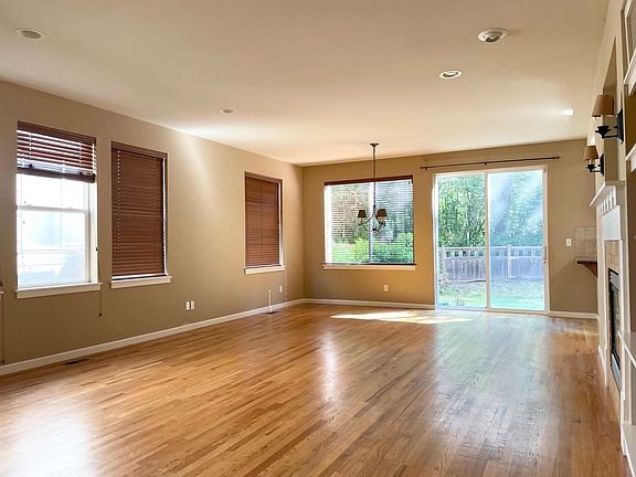 4th image of 8208 233rd Pl NE