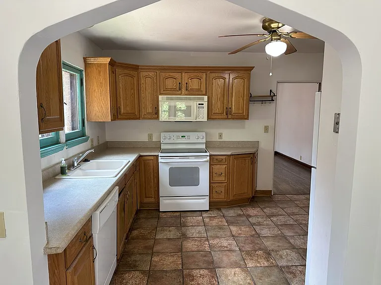 1328-1330 Martha Washington Dr — Photo 18