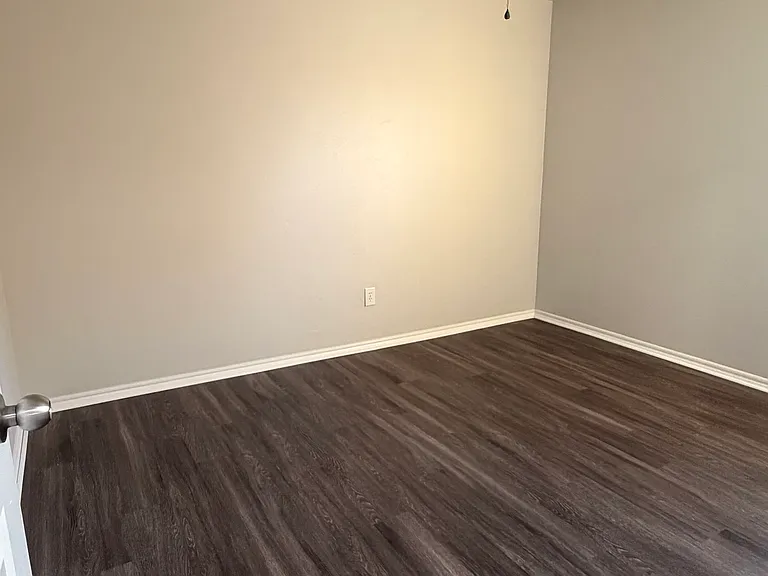 2401 Chadsford Ln — Photo 21