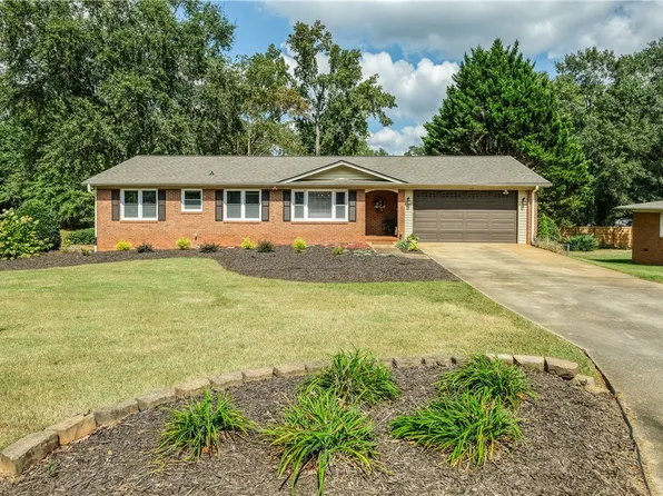 115 Pine Forest Dr, Easley, SC 29642