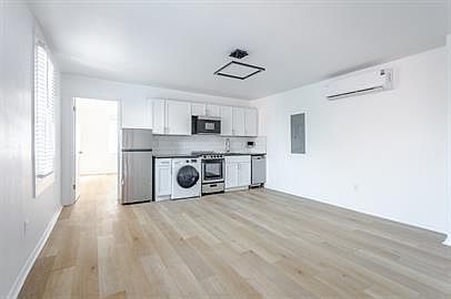 2nd image of 139 E Clifton Ave #202