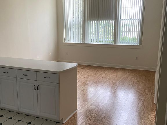 4th image of 8 Lincoln St APT 102
