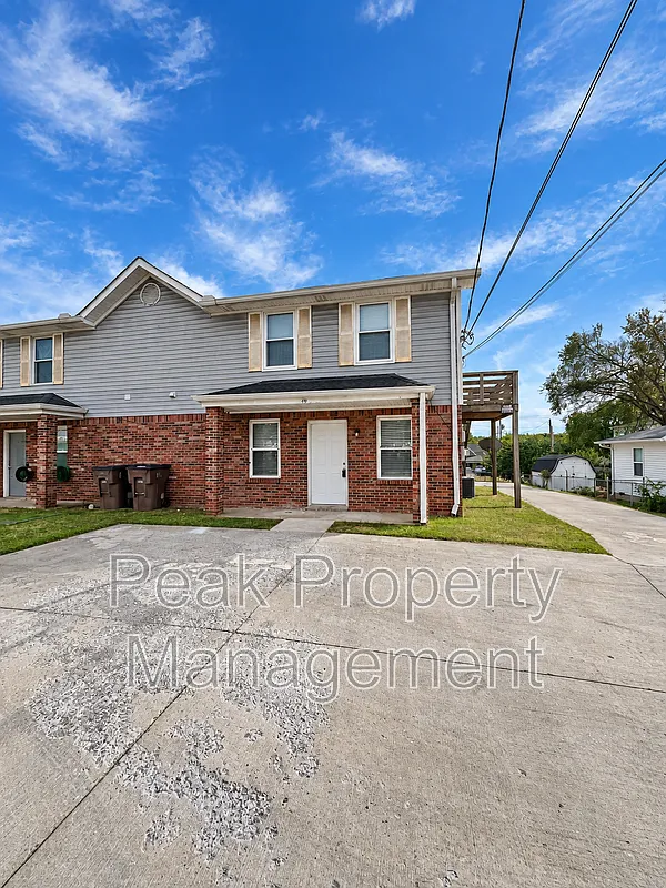 2 bed, 1.0 bath, 900 sqft, $1,300 — Photo 1