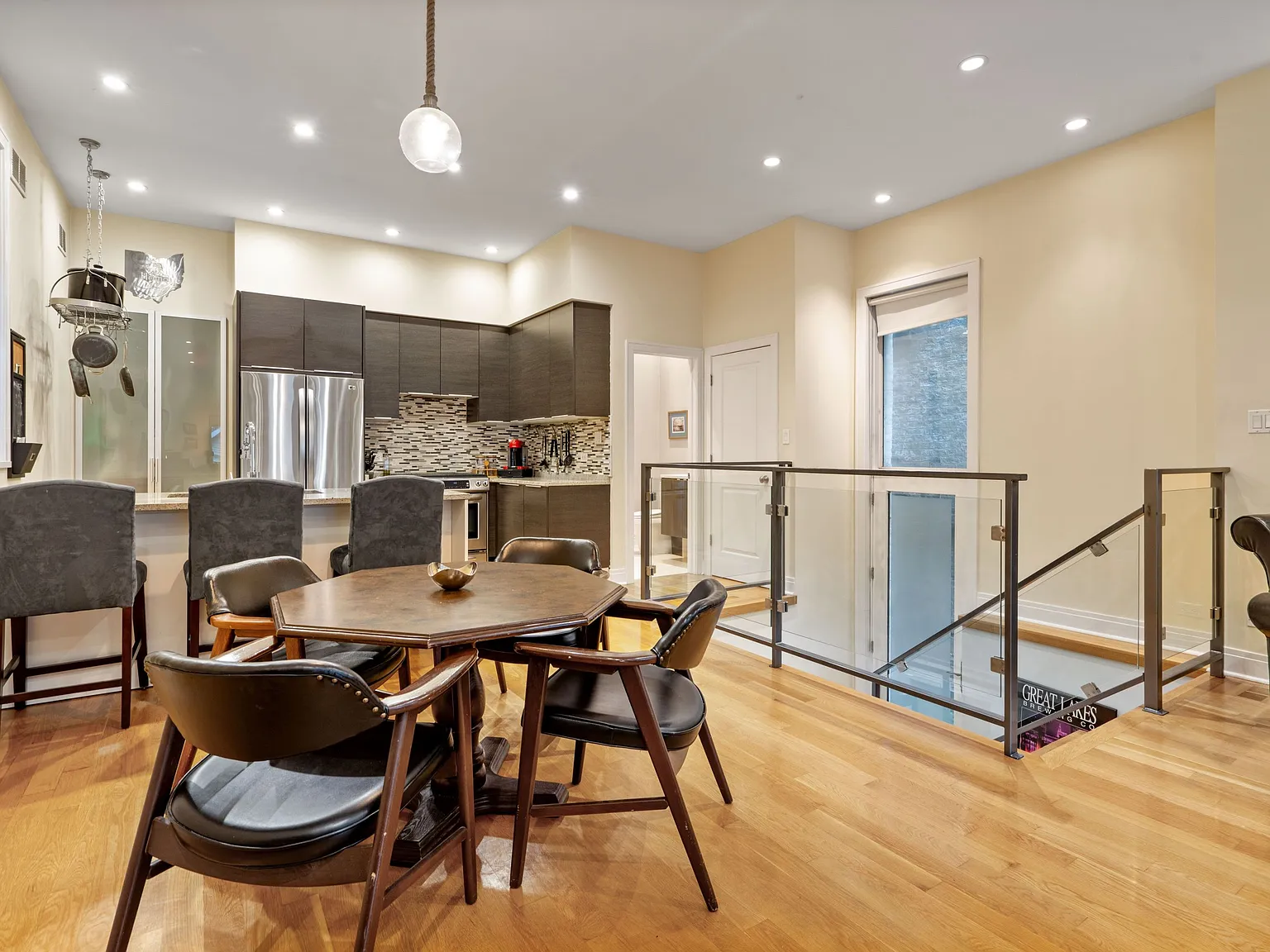 2 bed, 2.5 bath, 1200 sqft, $3,650 — Photo 3
