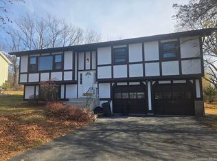 11 Ethan Cir, Monroe, NY 10950