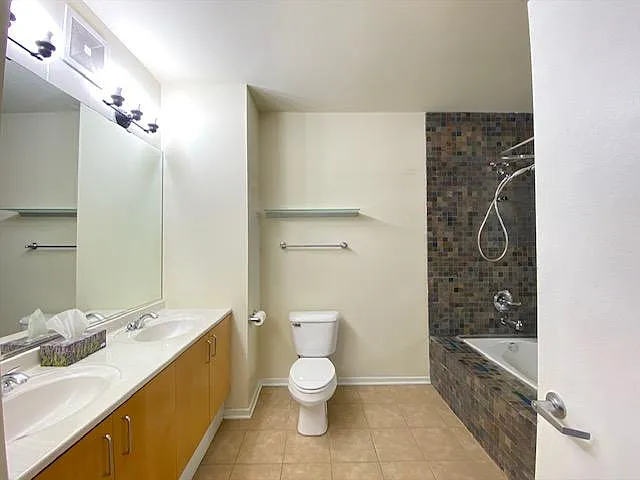 130 S Canal St #804 — Photo 17