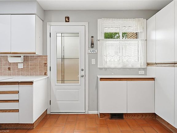 5th image of 303 Wendover Dr