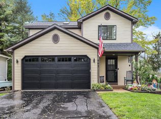 962 Olson Ave, Waterford, MI 48328