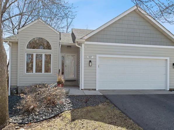 907 Southcross Dr E, Burnsville, MN 55306