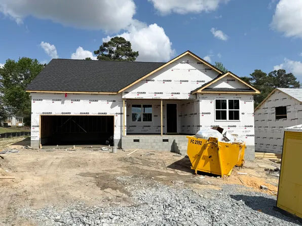 160 Golfview Ave, Benson, NC 27504