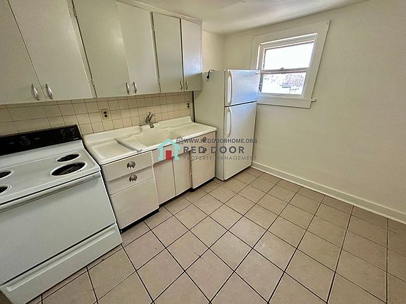 4th image of 412 8th St N #4