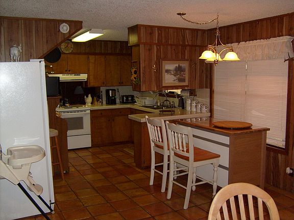 Kitchen & Dining