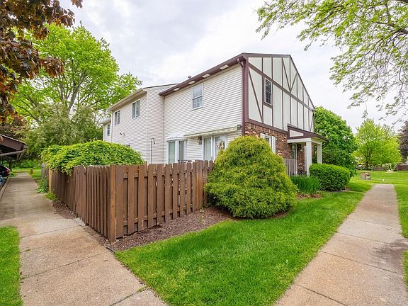2nd image of 3294 Alpine Dr