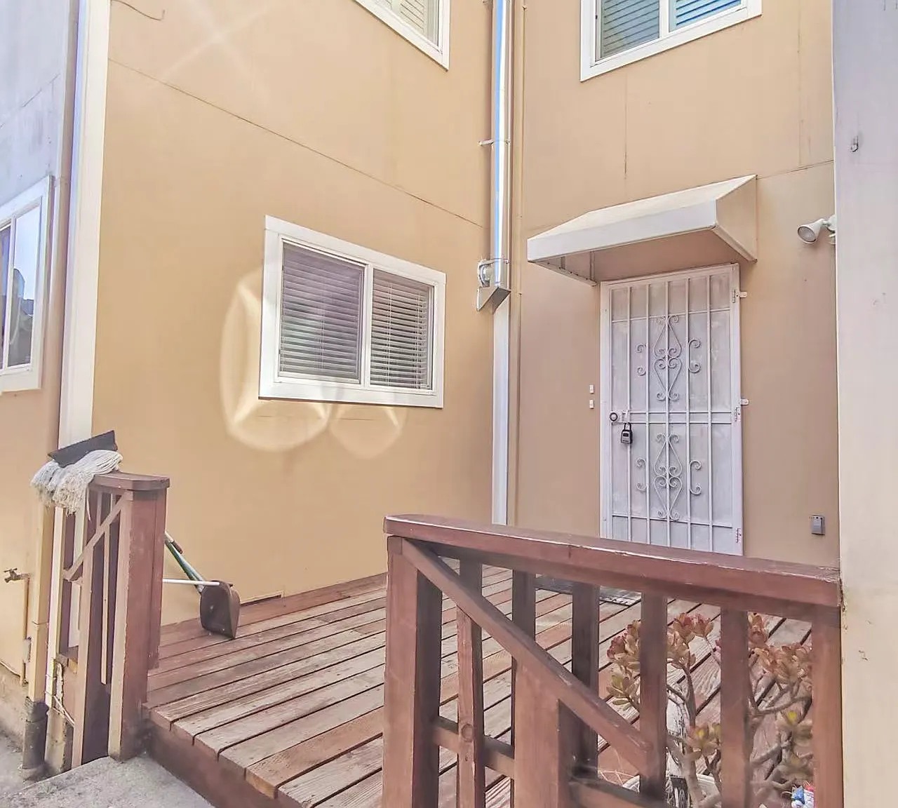 3 bed, 1.5 bath, 1000 sqft, $4,000 — Photo 1