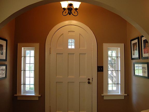 3rd image of 107 E 6th St