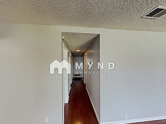 4th image of 2633 Orinda Dr