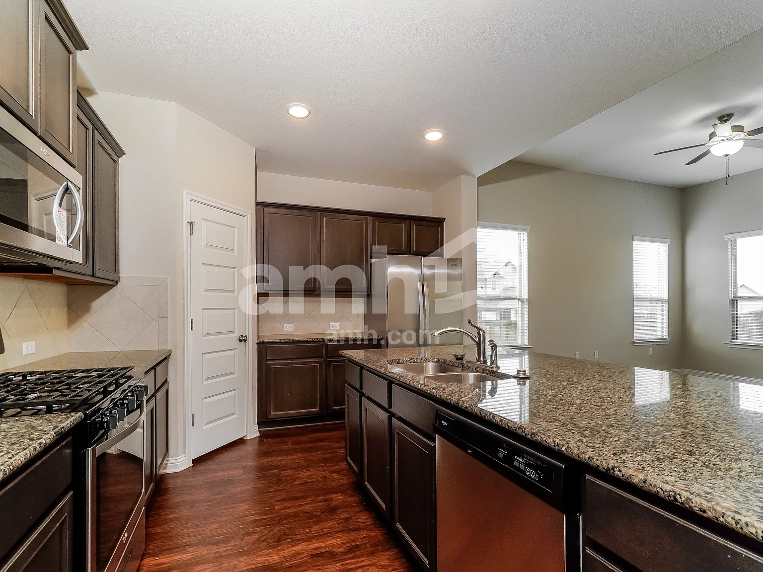 4 bed, 2.5 bath, 2407 sqft, $2,610 — Photo 4