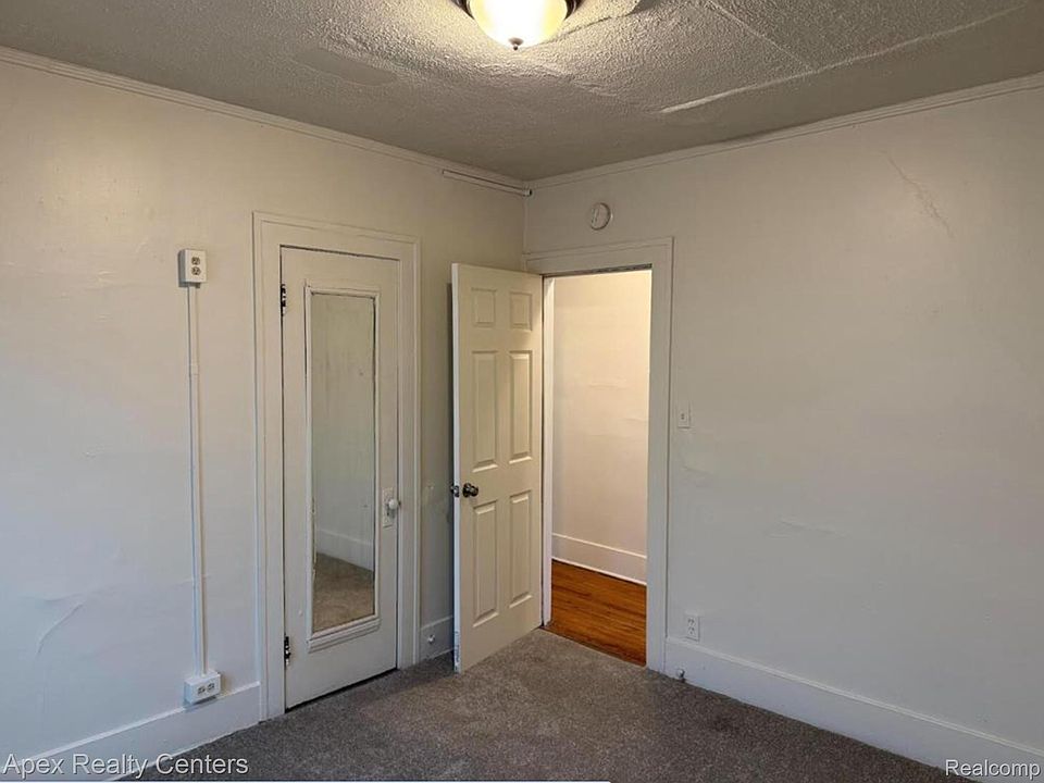 12144 Washburn St, photo 8