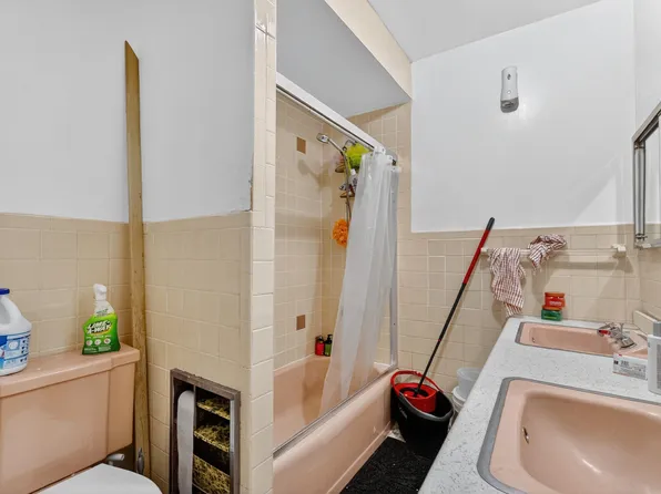 98 West 49th Street image 19 of 35