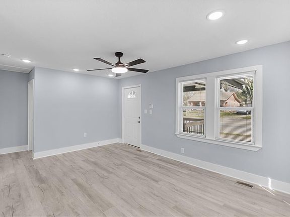 3rd image of 3247 Brown Ave