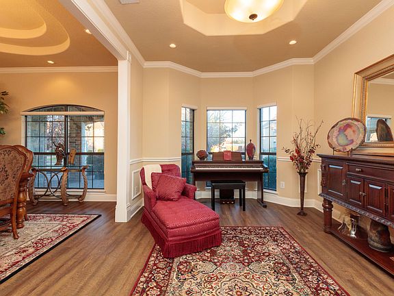 3_006_2019-12-18_609-Montclaire-Dr_MLS.jpg