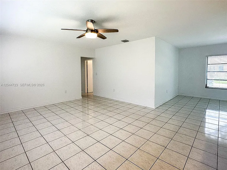 1415 Genoa St — Photo 5