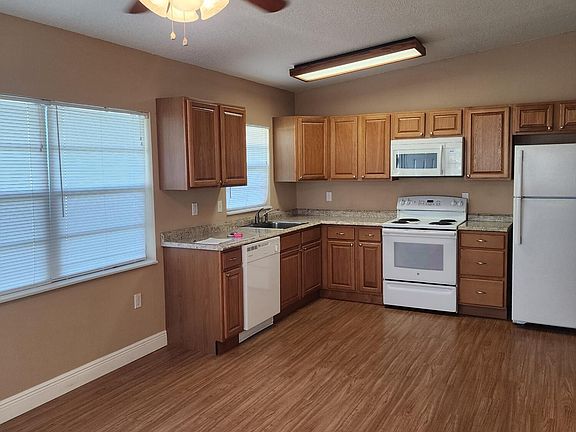 3rd image of 131 Roosevelt Ave #D