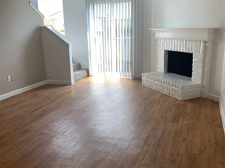 Emerald Cove Apartments — Photo 2